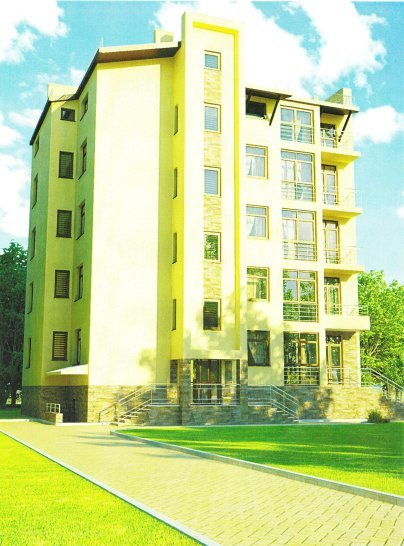 на вул. Варшавська, 103