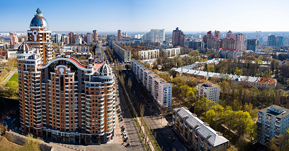 по бул. Леси Украинки, 7Б