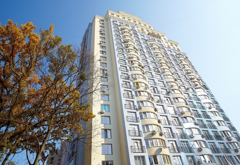 на ул. Крамского, 9