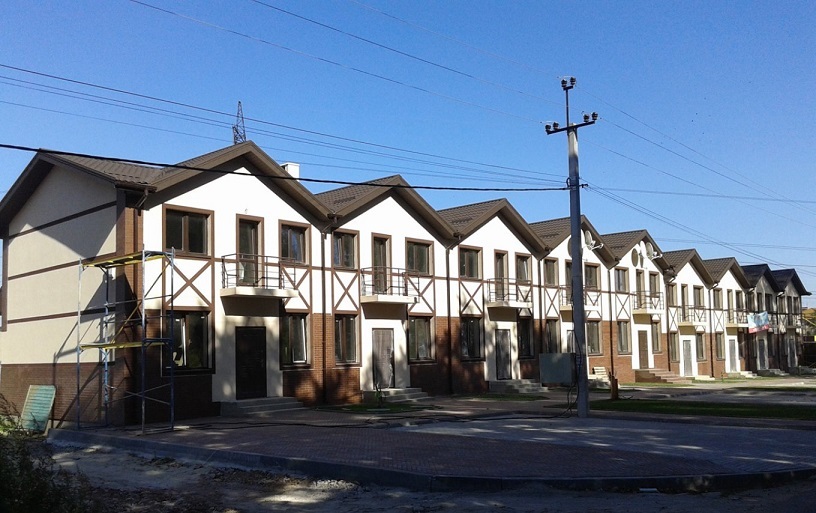 на вул. Садова, 77
