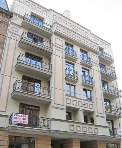 на вул. Русових, 3