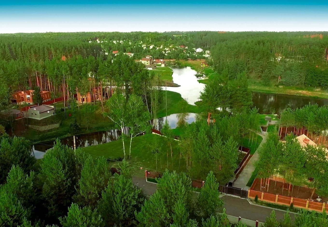 КМ Swisstown, с. Осикове, КМ Swisstown