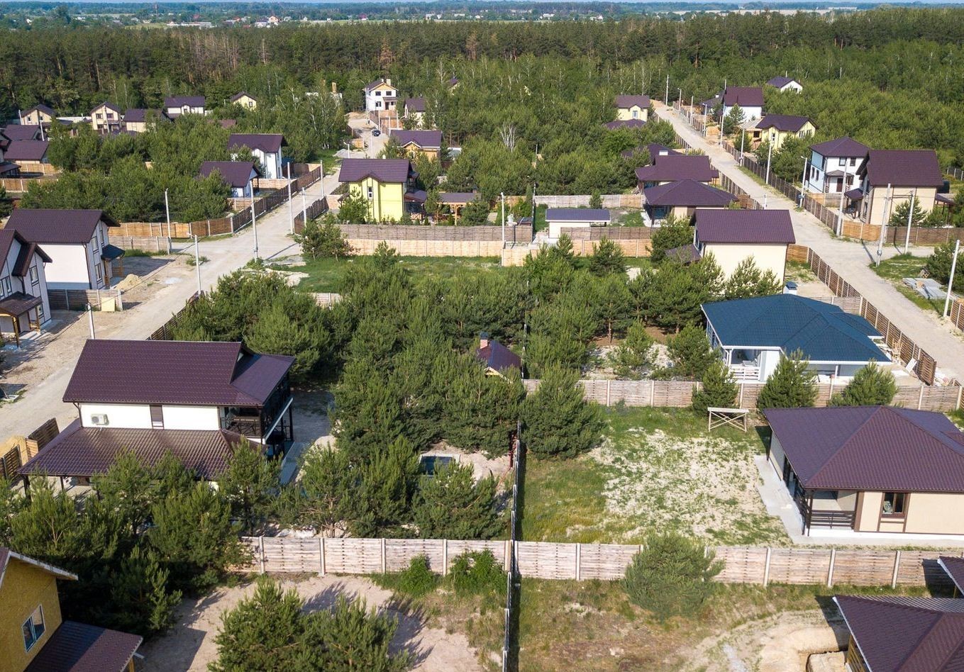 Коттеджный городок Лесное озеро, с. Лишня — Дома в коттеджном поселке от  застройщика — Bild.ua