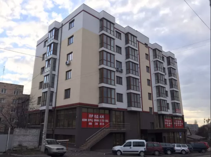 на вул. Карнаухова, 47-49