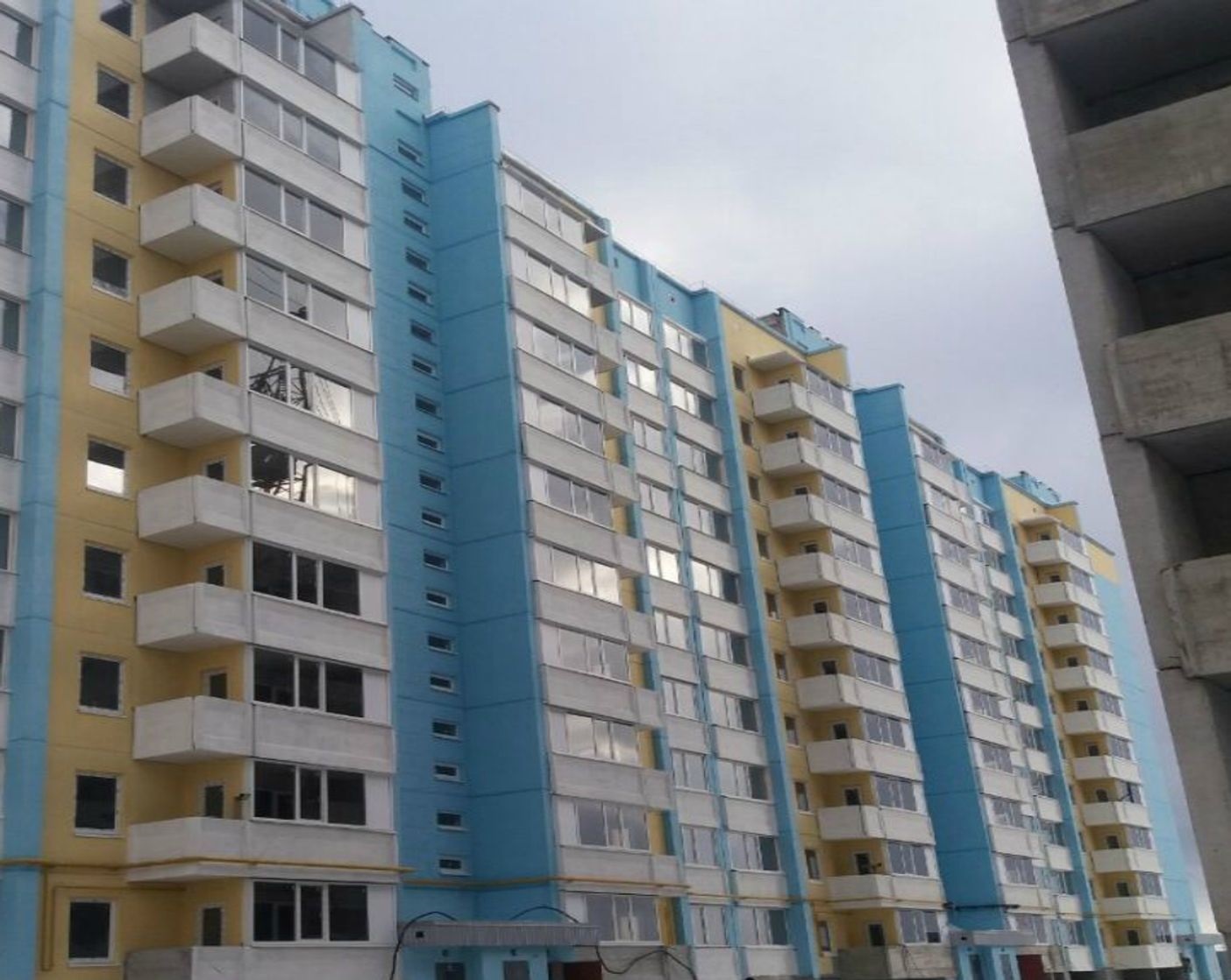 на вул. Параджанова, 3