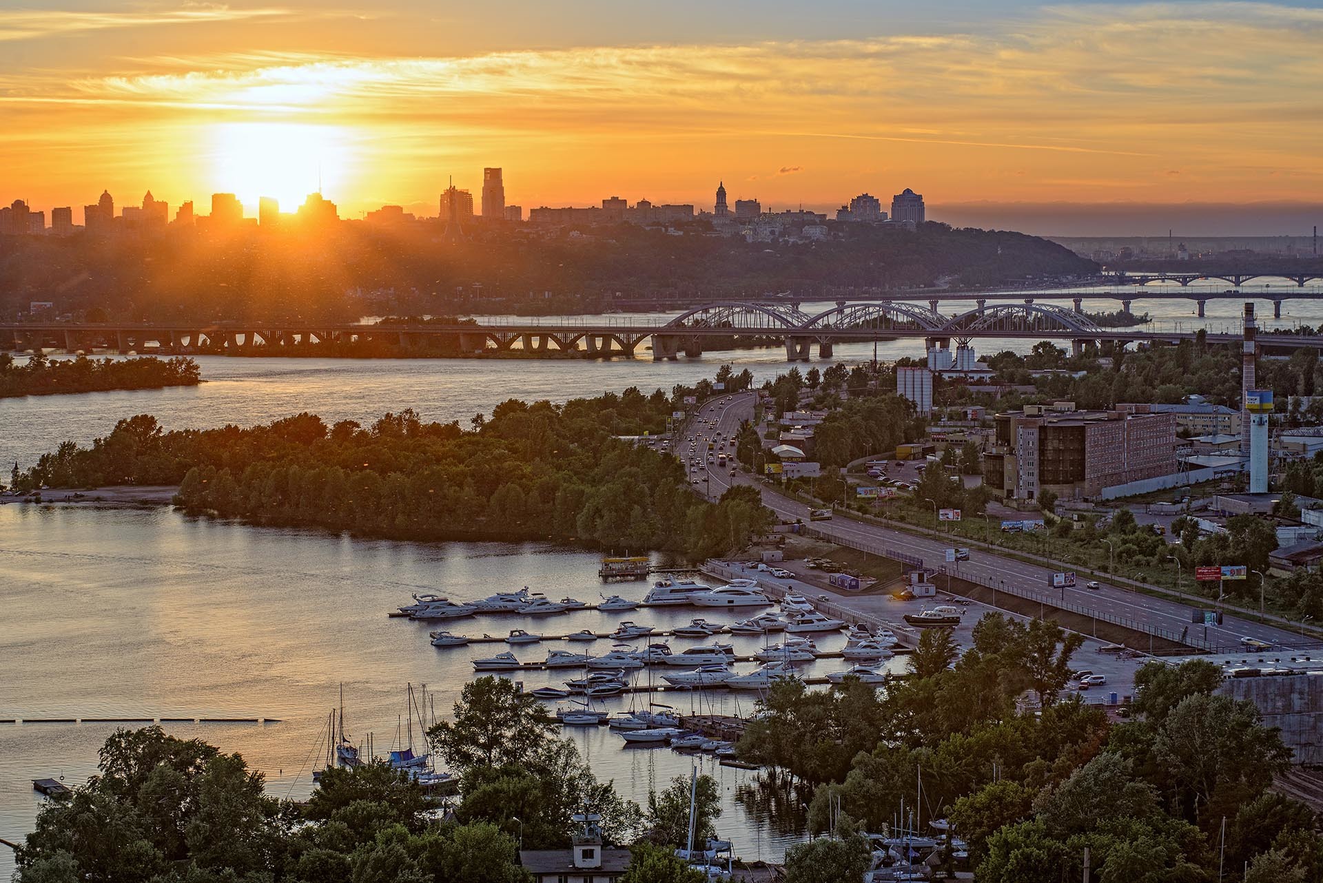 ЖК RiverStone, Київ, ул. Днепровская набережная, 14, 14а, 14б