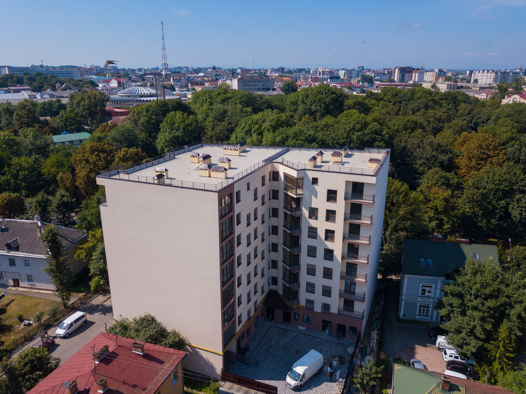 на вул. Богунська, 1