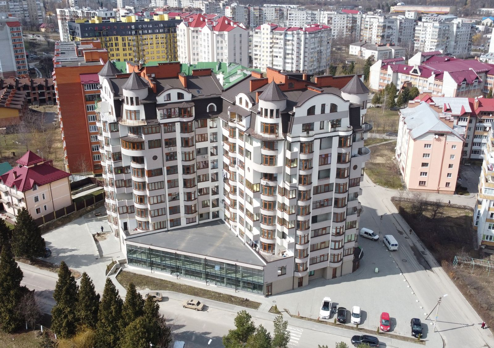 на вул. Скоропадського, 14