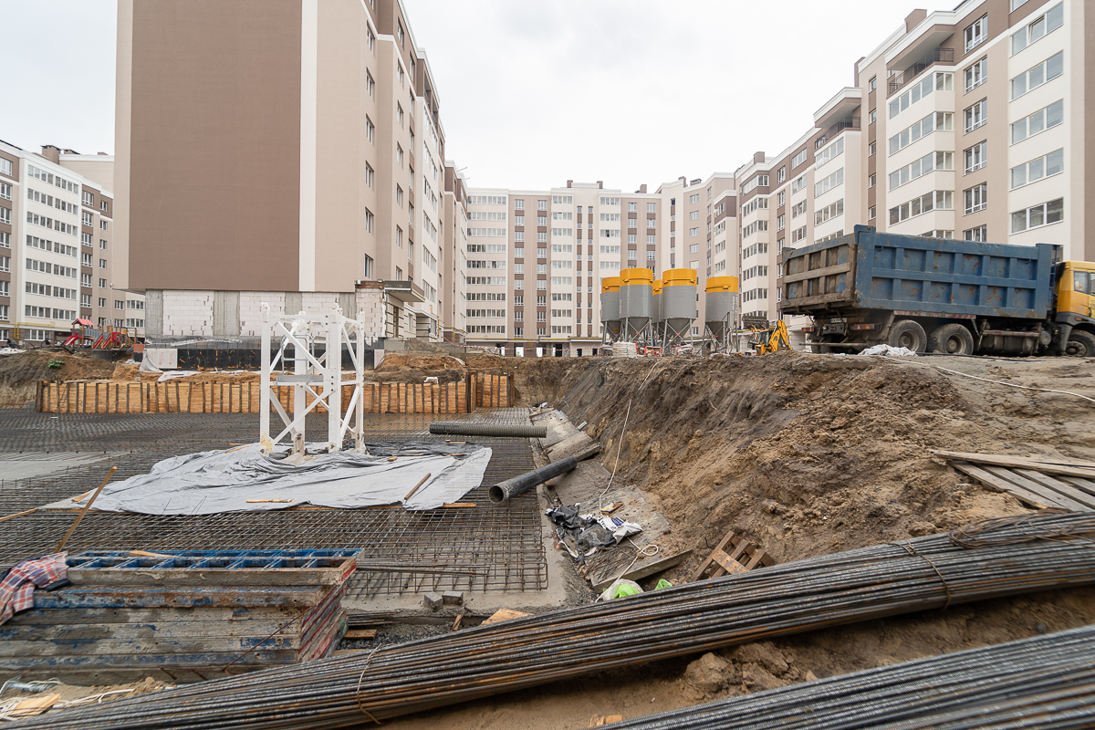Ход строительства ЖК Озерный гай (Гатное), май, 2021 год