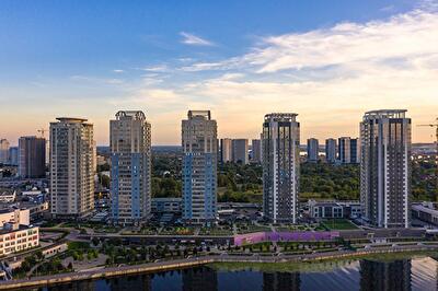 Забудовник ЖК RiverStone анонсував ведення в експлуатацію восени 2021 року.